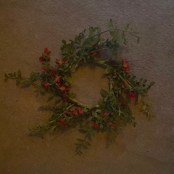Greenery Wreath with Red Flowers - Picture 1 of 4